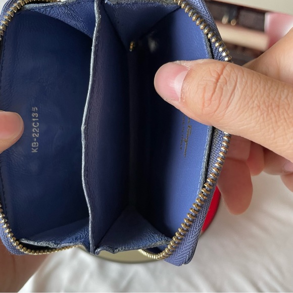 Salvatore Ferragamo zippy wallet - Picture 12 of 16